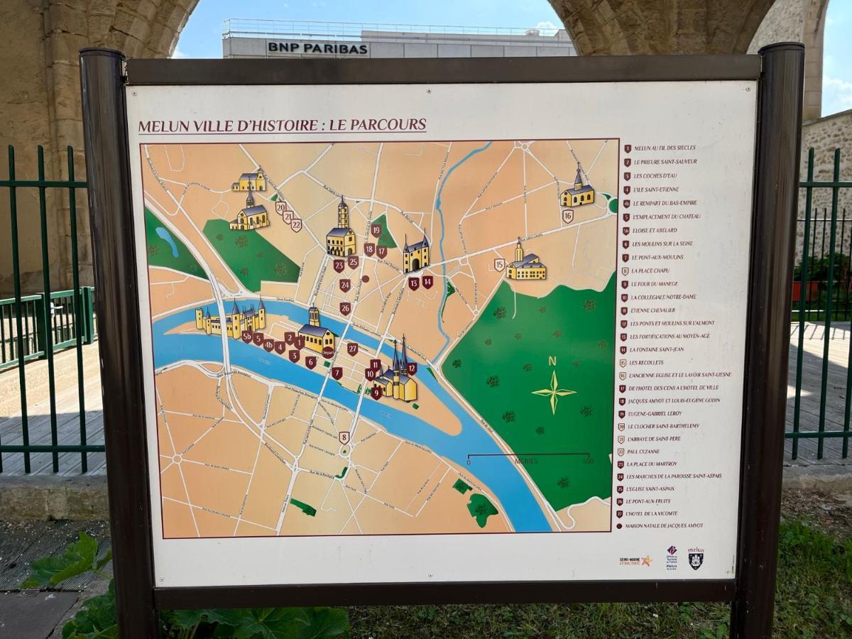 Le Vicomte Apartment Melun Bagian luar foto
