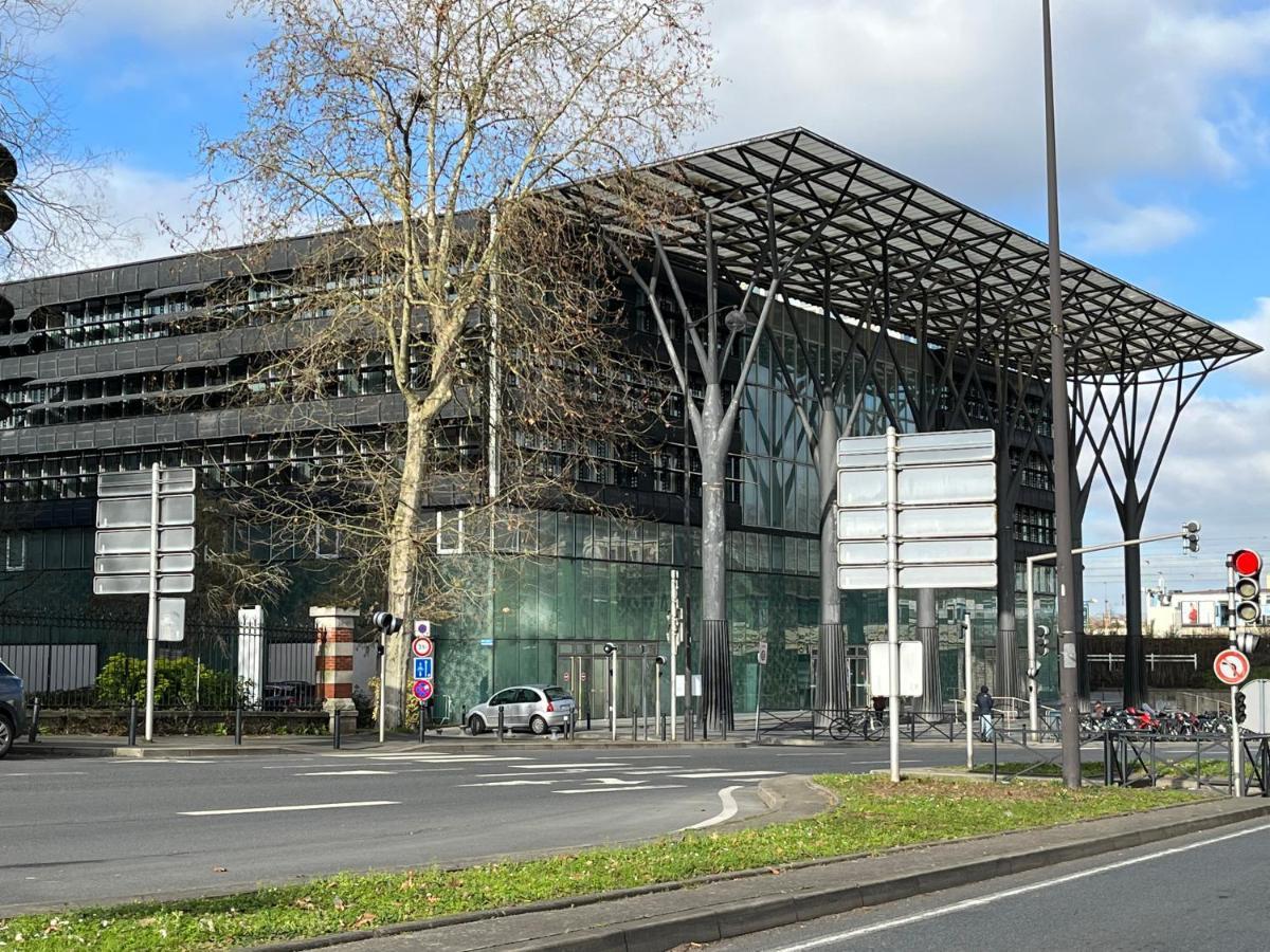 Le Vicomte Apartment Melun Bagian luar foto